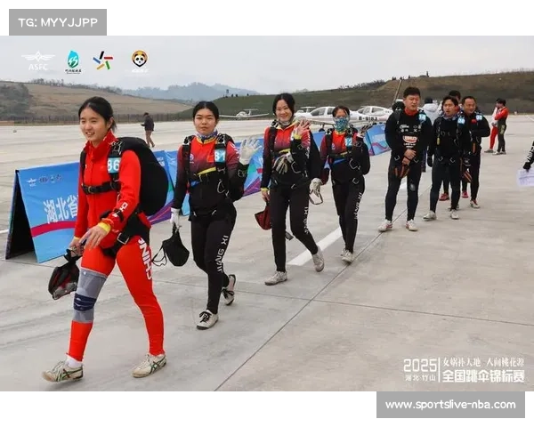 全国室内跳伞锦标赛湖北队斩获四人造型冠军,9个项目与国际规则接轨 全国室内跳伞锦标赛湖北队斩获四人造型冠军,9个项目与国际规则接轨